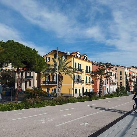 Vayadu Etoile House Apartment Ospedaletti Bagian luar foto