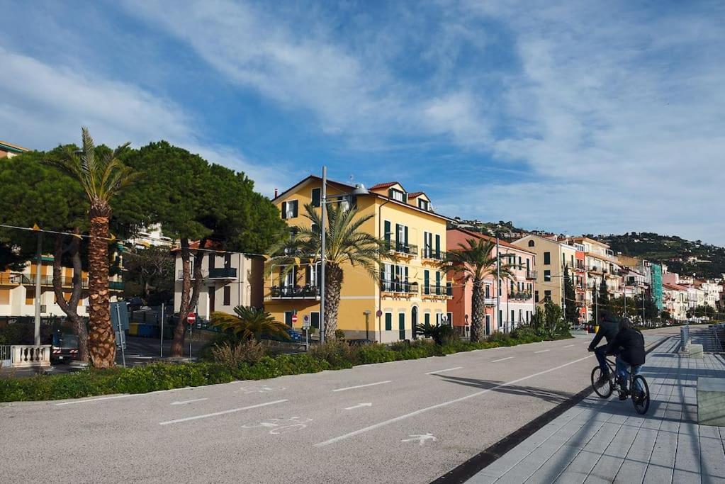Vayadu Etoile House Apartment Ospedaletti Bagian luar foto